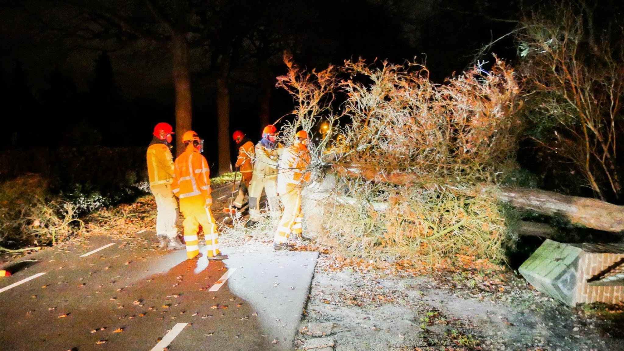 Storm Bella raast over: code geel voor heel Nederland | RTL Nieuws