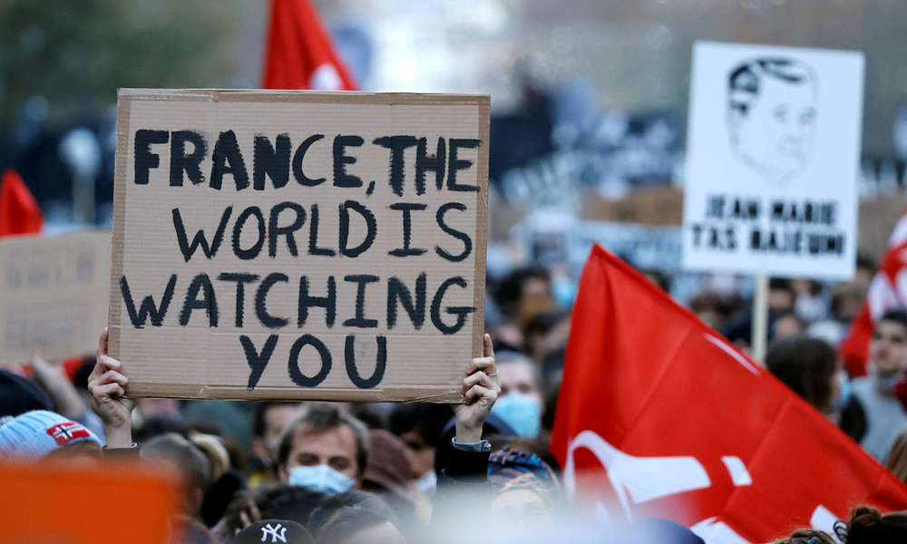 LIVE: Protest in Parijs tegen geplande "wereldwijde veiligheidswet" - INDIGNATIE