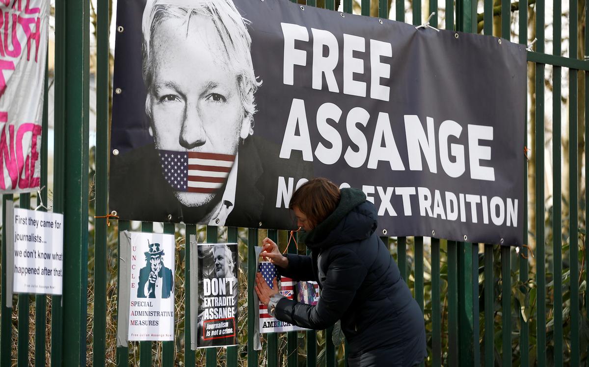 "Op borgtocht vrijgelaten", "gratie door Trump"? Het lot van Assange geplaagd door overhaaste speculatie | SDB