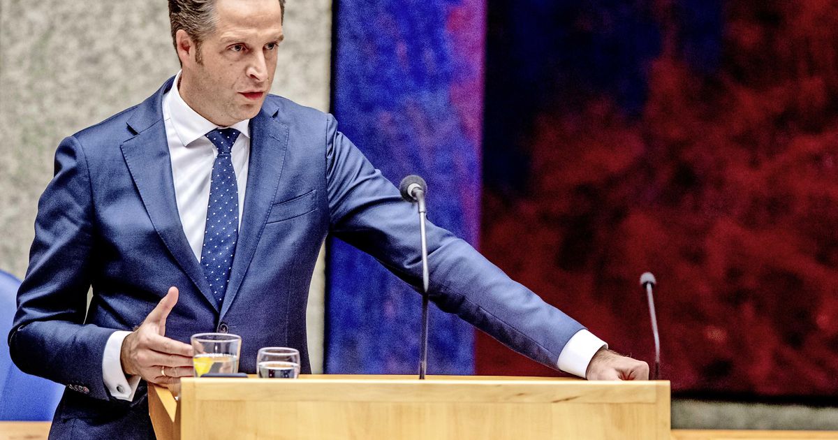 Blokhuis breekt interview af om zingende De Jonge | Binnenland | Telegraaf.nl