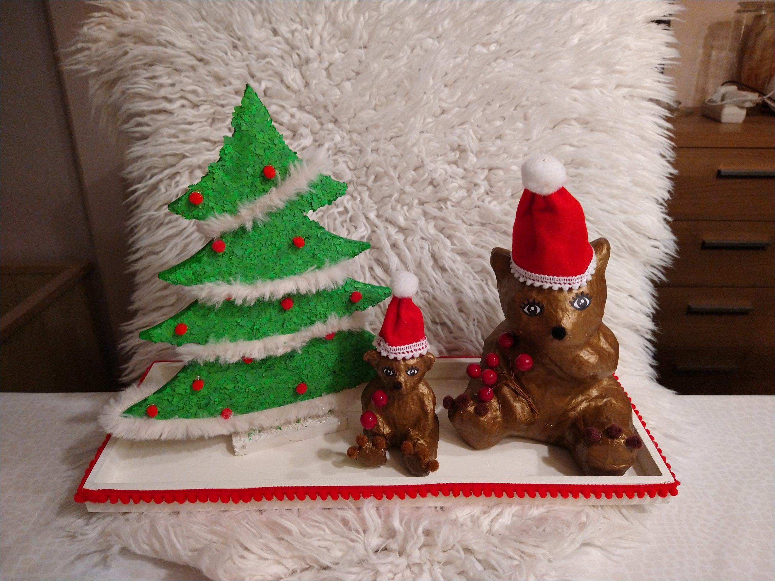 Kerstbeertjes met een kerstboom maken met vilt, verfvlokken enz. » Crea met kids