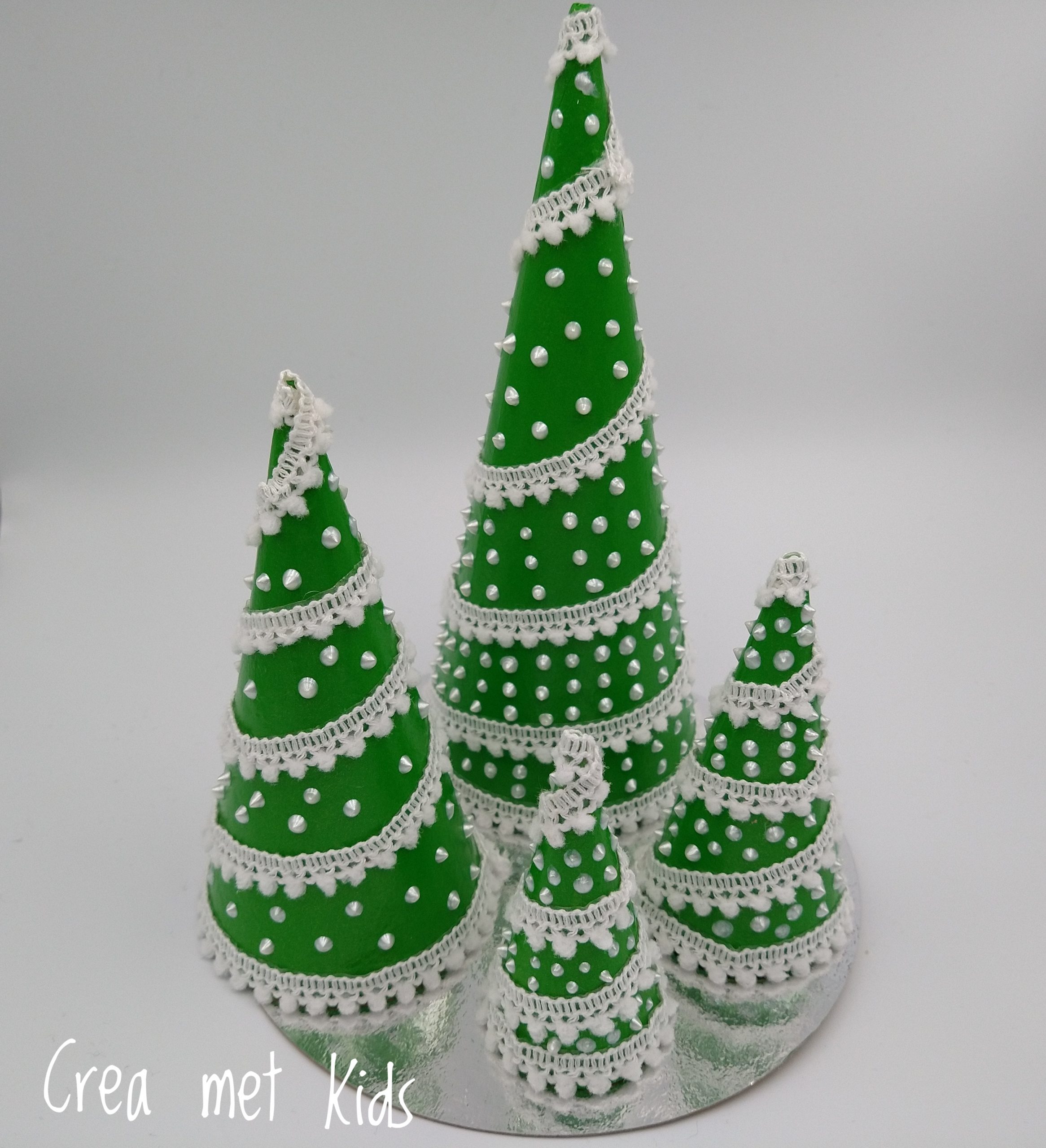 Kerstbomen maken van kegels » Crea met kids