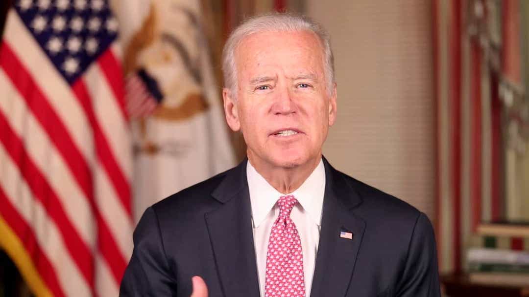 Biden's toespraak na het Electoral College was een scherpe berisping van Trump - INDIGNATIE