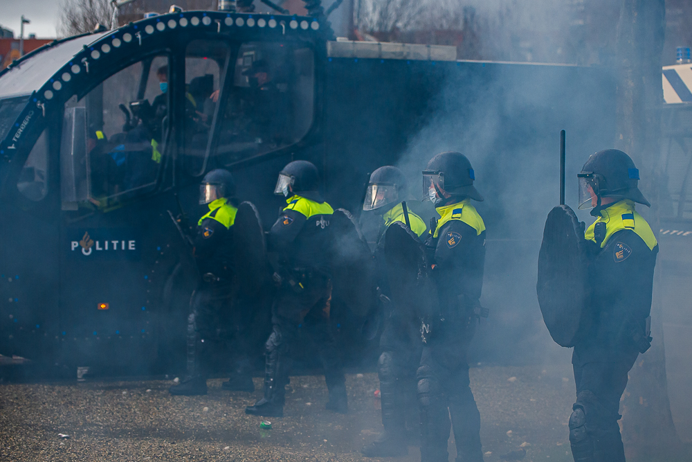 Vreedzame ​d​emo Amsterdam eindigt in bloederig tafereel​ - Nooit.nl - Real news and journalism