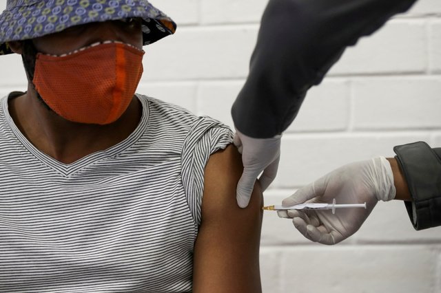 Zuid-Afrika stopt vaccinaties tijdelijk wegens beperkte bescherming AstraZeneca-prik - België - Knack