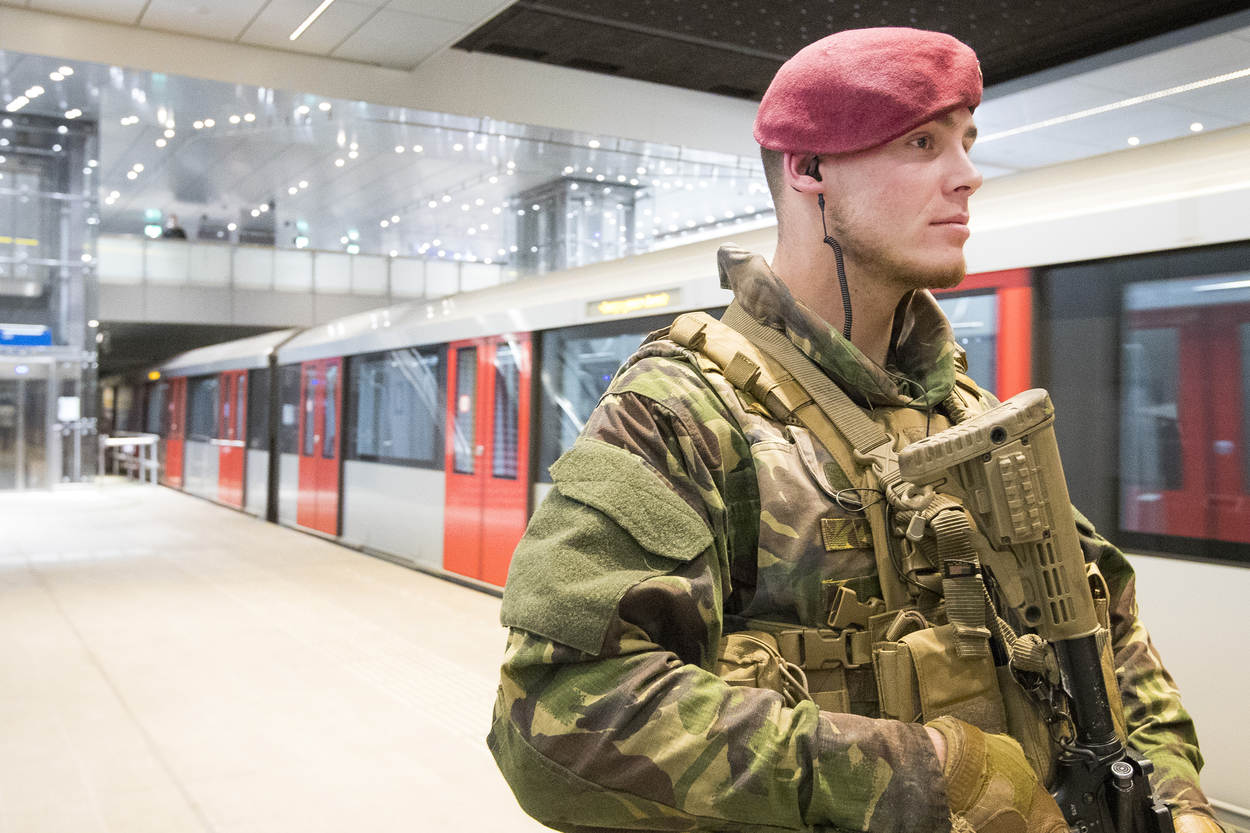 Rode baretten tegen terreur | 13 | Landmacht