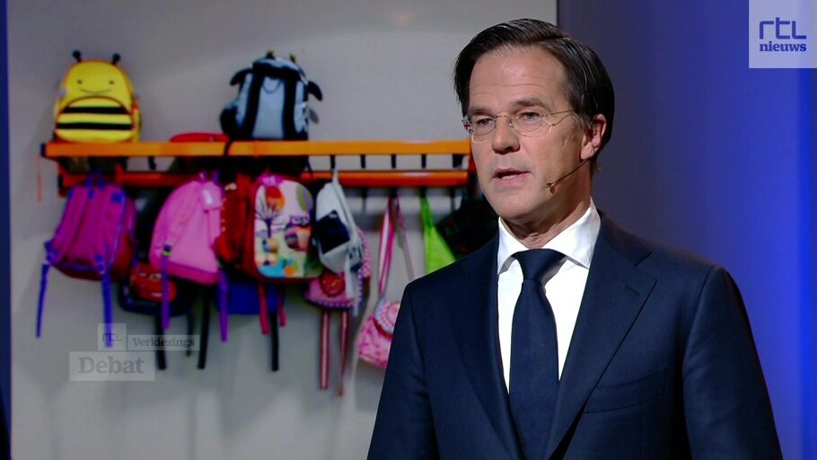 Kijken! Toeslagenmoeder sloopt Mark Rutte: ‘Waarom denkt u dat u kunt blijven zitten?’ | SDB