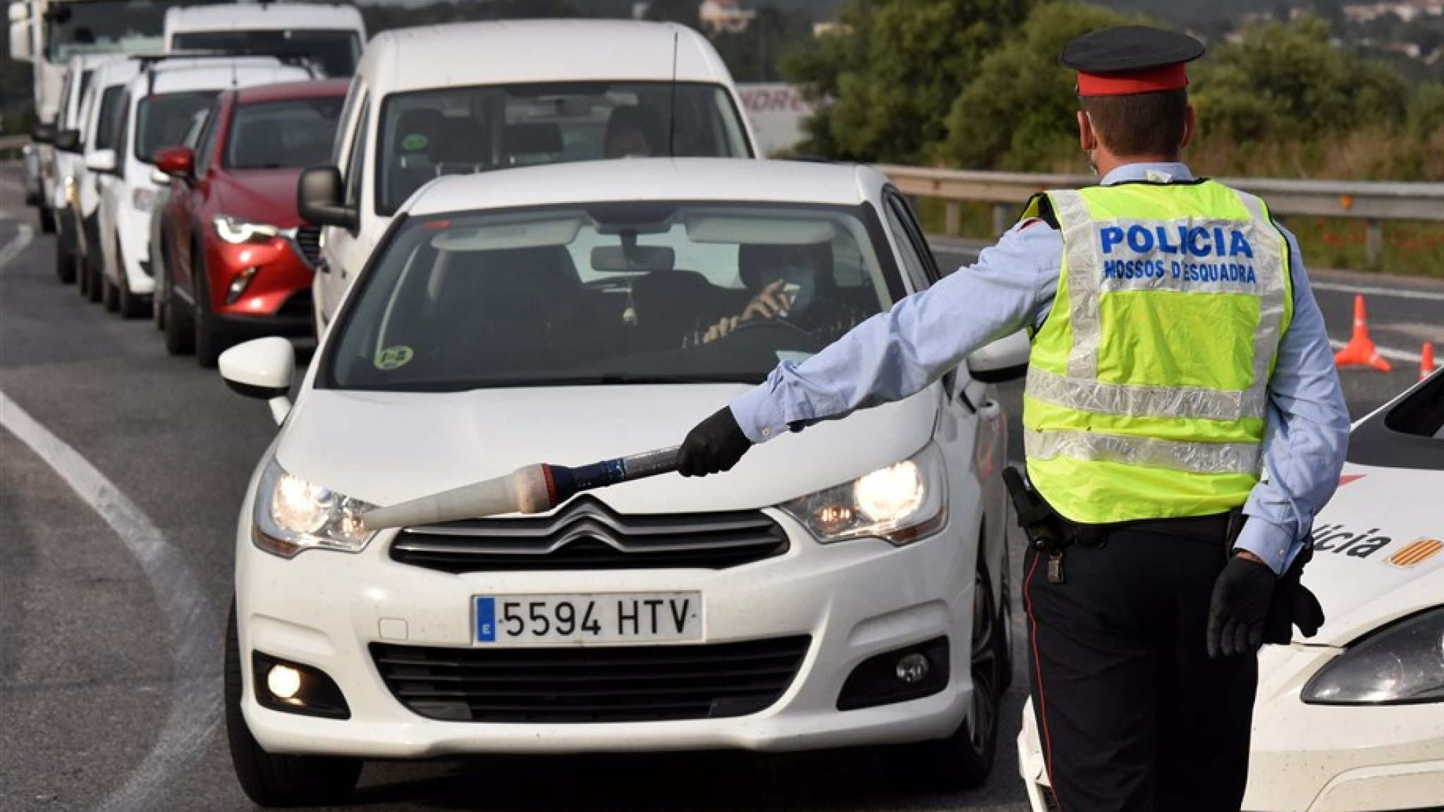 Spaanse politie arresteert spookrijder met lijk in bijrijdersstoel | RTL Nieuws