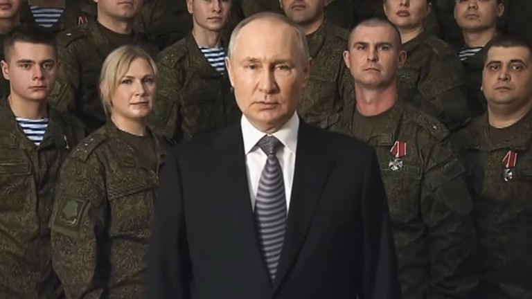 Poetin’s nieuwjaarstoespraak in militaire setting – EnerzijdsAnderzijds