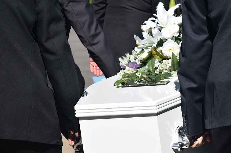 Ierland stelt begrafenissen uit omdat "mysterieuze" piek van 20% oversterfte mortuaria onder druk zet - Frontnieuws