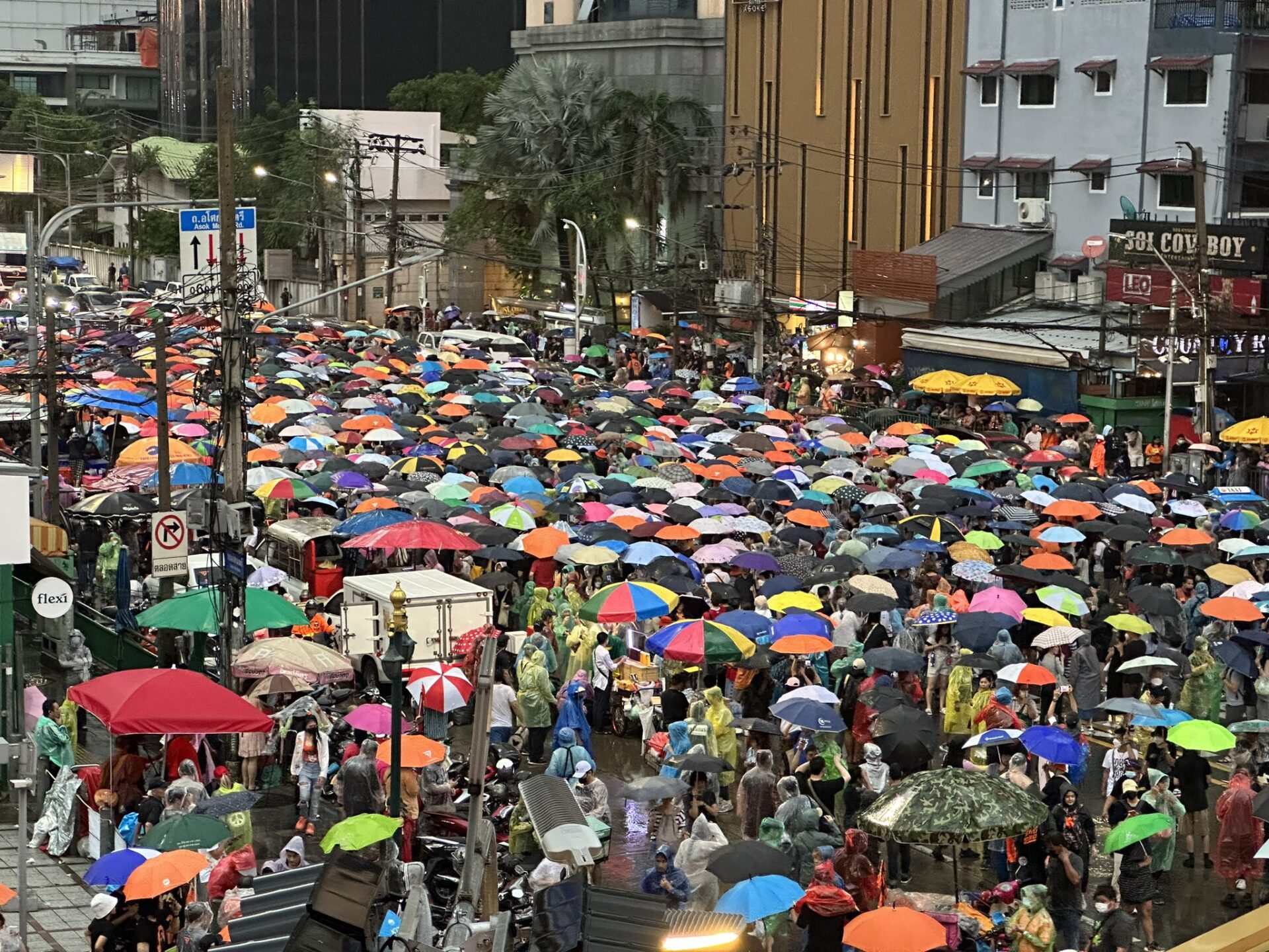 Bangkok rallies for Pita as Move Forward's moment fades | Coconuts