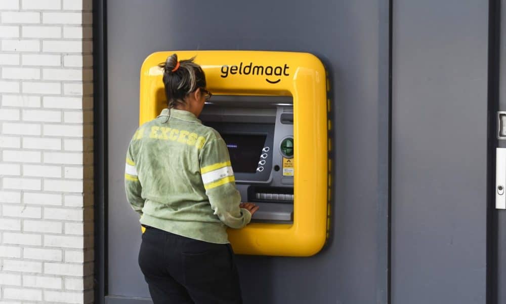 Banken blokkeren geld, en ruimen pinautomaten op: ‘Landelijk het beleid’ - INDEPEN