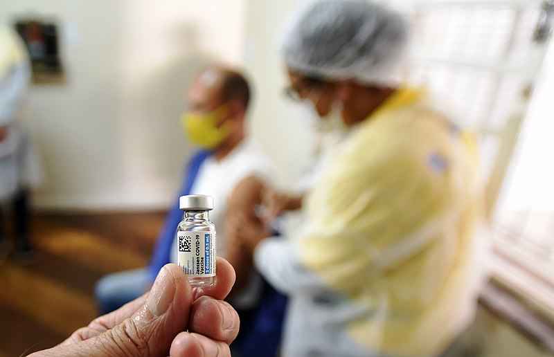 Top 7 VAN DE GRIEZELIGE WAARHEDEN die de gezondheidsautoriteiten NIET willen dat je weet over Covid-19 "vaccins" en "boosters" - Frontnieuws