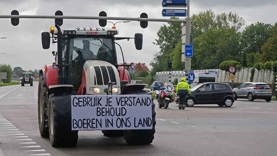 EUROPESE BOERENOPSTAND: EU Commissie zwicht opnieuw voor boeren, stelt voor meer verlammend 'groen' beleid te schrappen - Frontnieuws
