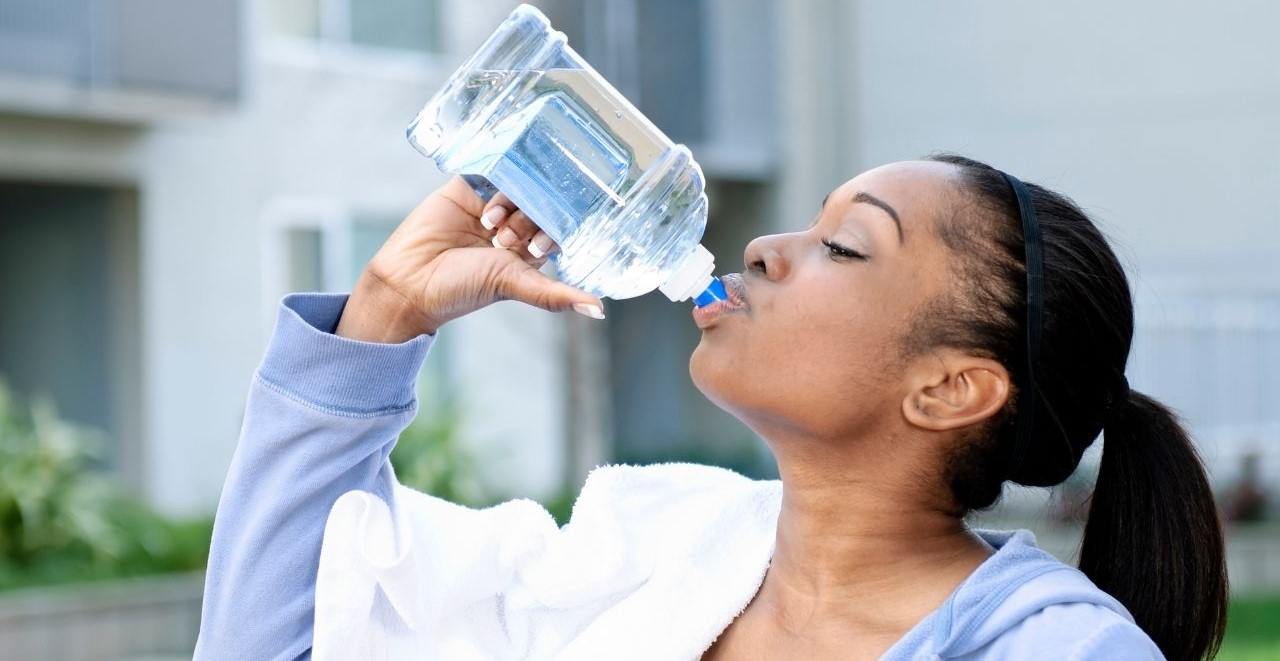 Te veel water drinken: Is dat mogelijk + Gezonde alternatieven voor water - Yoors