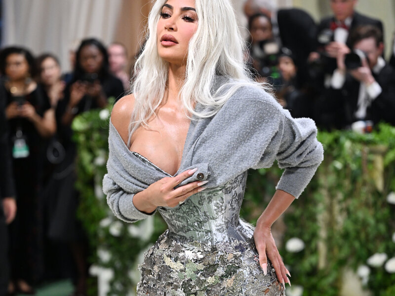 Het Extreme Korsetten Van Kim Kardashian In Het Met Gala Is Even Gevaarlijk Als Spectaculair INDIGNATIE AI & Politiek