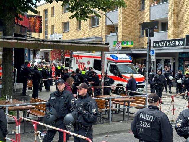 #POLNED #EURo2024 Man met molotovcocktail en hakbijl neergeschoten vlakbij Oranje-fanzone in Hamburg - SDB