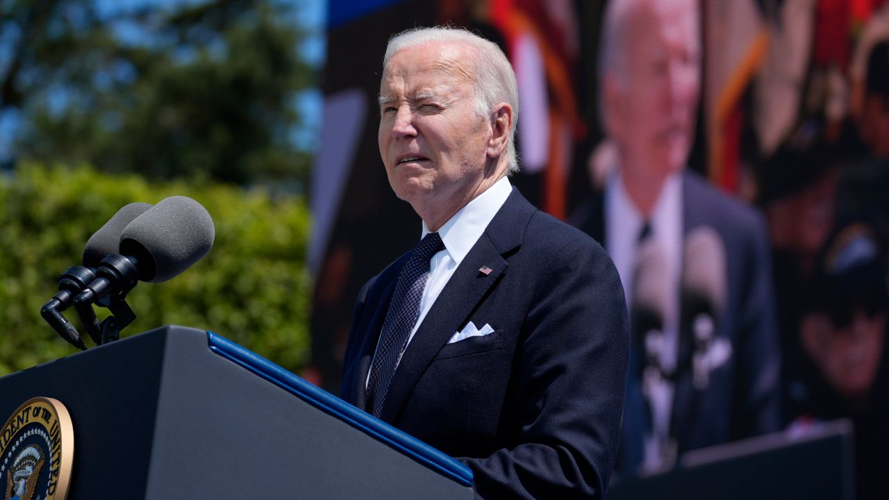 Bij de herdenking van D-Day wakkert Biden roekeloos de oorlog met Rusland aan - SDB