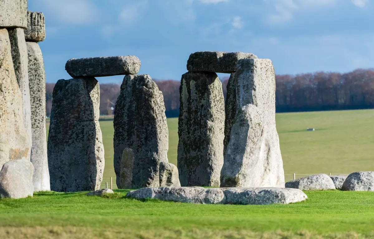 Schandalig! Historisch monument Stonehenge toegetakeld door doorgedraaide klimaatgekken