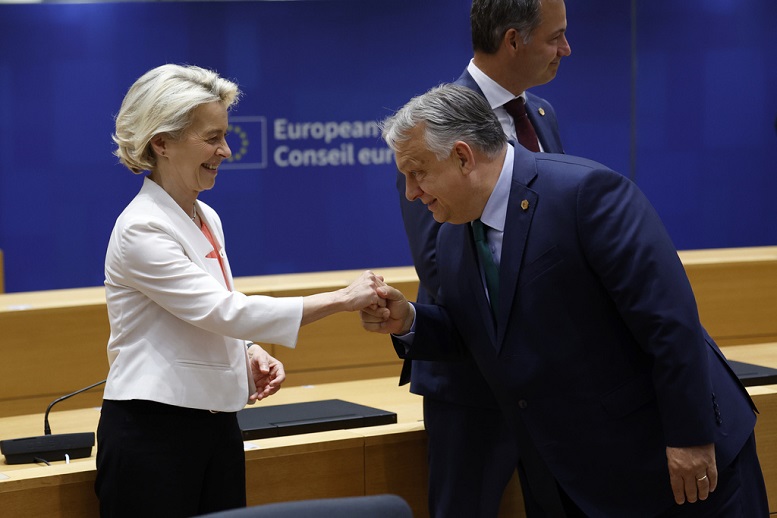 ‘Een coalitie van partijen van leugens en bedrog’ – Premier Orbán hekelt EU-besluit om Von der Leyen voor een tweede termijn te benoemen - Dissident.one