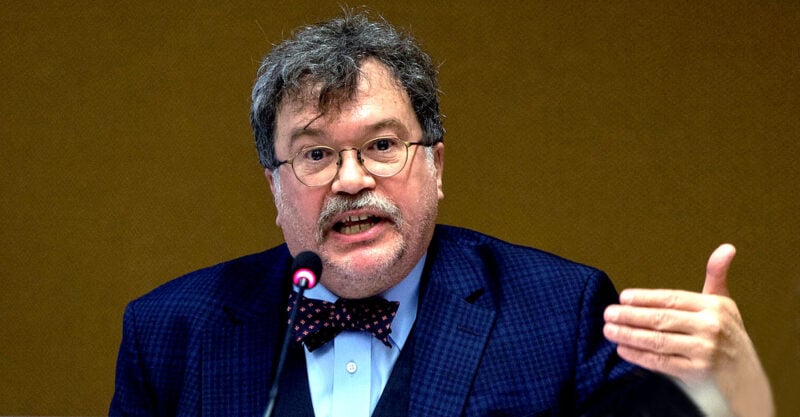 Vaccinatievoorstander Peter Hotez roept op tot inzet van politie en leger tegen 'anti-vaxxers' - Dissident.one