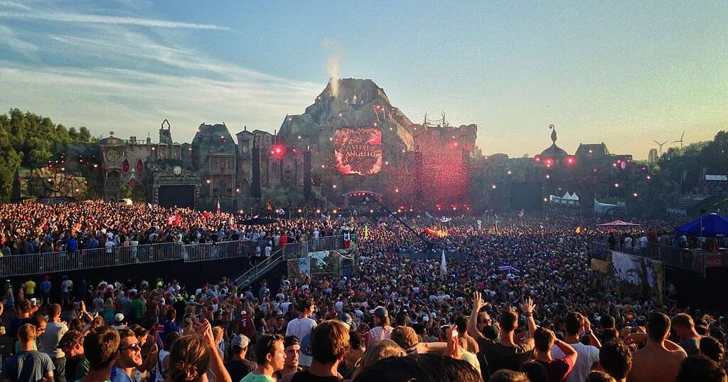 Tientallen buitenlandse criminelen gearresteerd op Tomorrowland