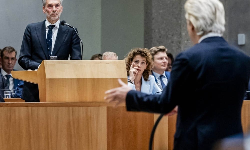 PVV pleegt harakiri in de Tweede Kamer - INDEPEN