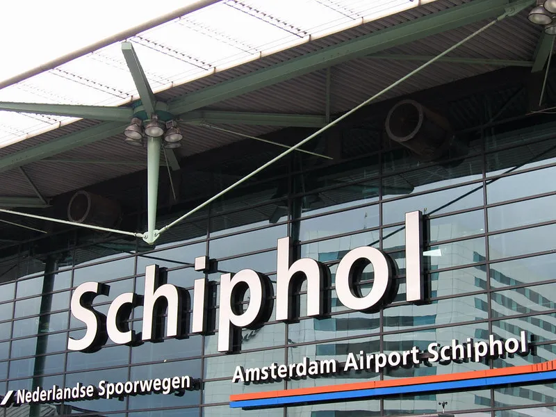 Storing treft Schiphol opnieuw: Duizenden koffers achtergebleven in vertrekhal