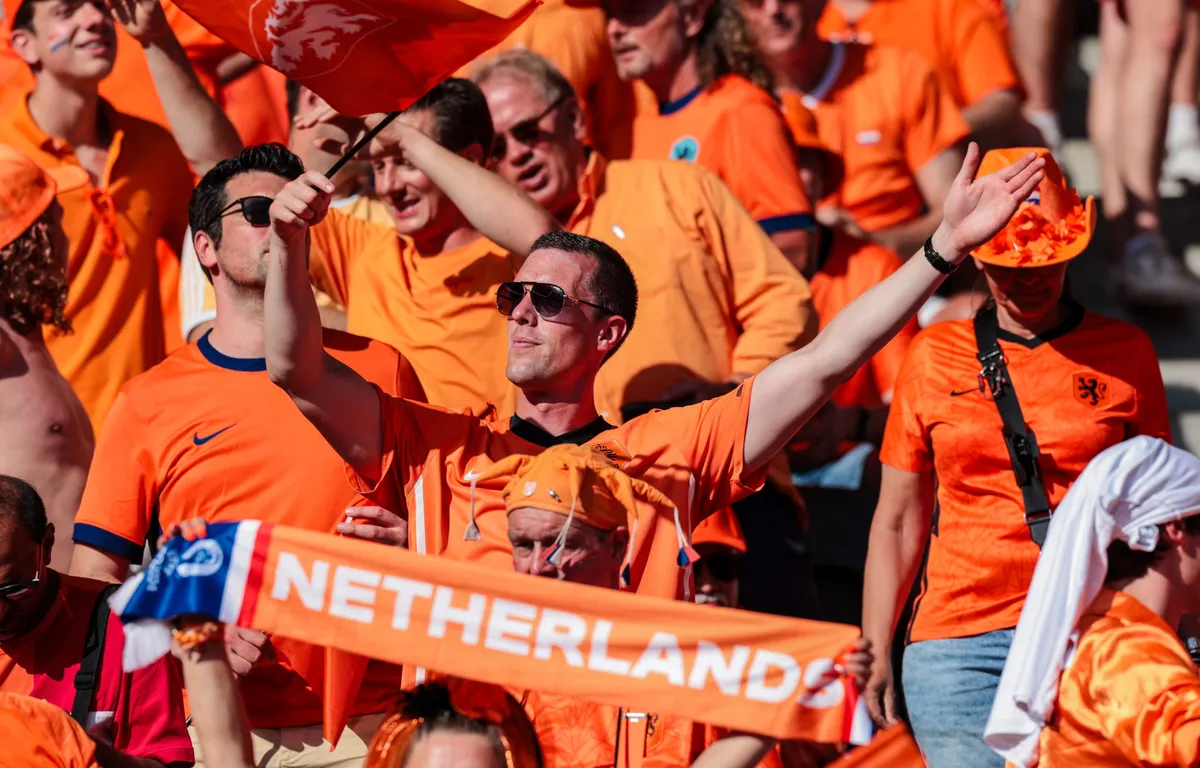 Knetter! NRC-columnist Karin Amatmoekrim vindt dat PVV-stemmers niet mogen juichen voor Oranje