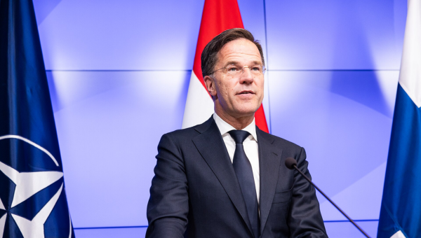 Rutte is in Den Haag nog steeds alomtegenwoordig. Dus waarom al die heisa van linkse VVD-dissidenten? - Wynia's Week