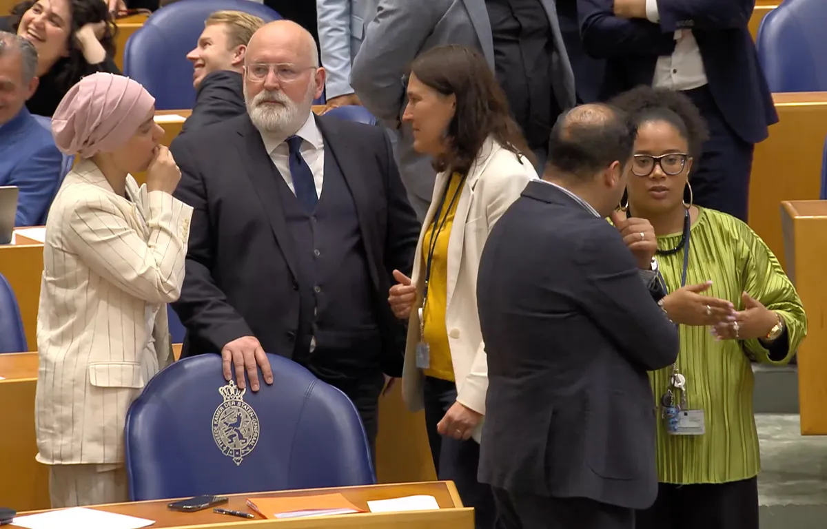 Bizar! Rob Jetten laat debat schorsen zodat Schoof kan kijken naar tweet Fleur Agema over de hoofddoek: 'Dit kan niet!'