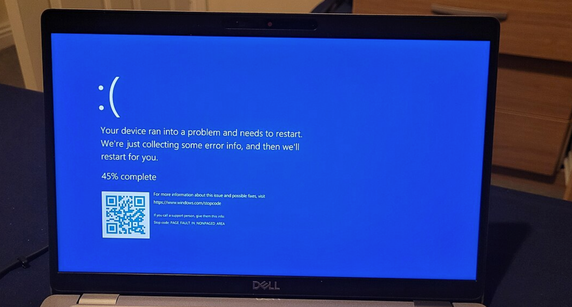 Om Het CrowdStrike Blue Screen Of Death Te Verhelpen, Hoeft U Alleen Maar 15 Keer Achter Elkaar Opnieuw Op Te Starten, Zegt Microsoft INDIGNATIE AI & Politiek