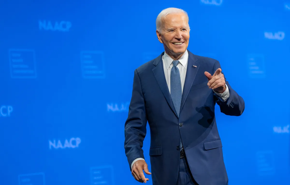 BREEK! Seniele opa Joe Biden stapt uit de presidentsrace: "Het is in het belang van het land"