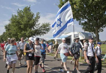 Pro-Palestijnse ’burgerwacht’ controleert lopers Vierdaagse op legertekens Israël | E.J. Bron