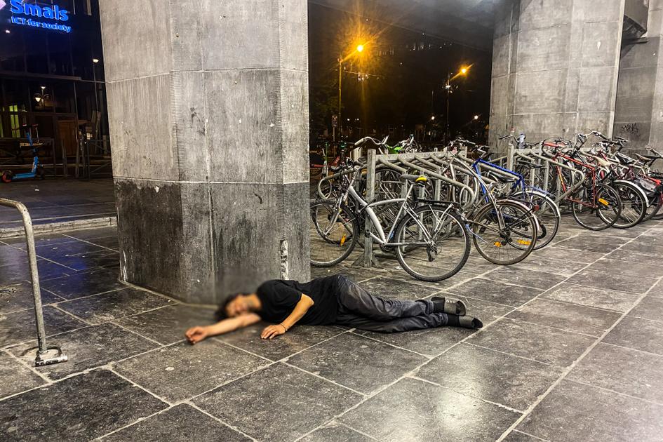 Eén jaar na de 'horrornacht' aan het Zuidstation: 'Hier is niets veranderd' | BRUZZ