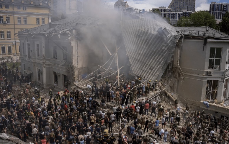 Oekraïne bombardeert eigen kinderziekenhuis en en creëert hysterie voorafgaand aan komende NAVO-top - Dissident.one