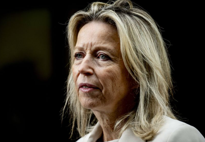 Verontwaardiging na uitspraken Ollongren over vechtbereidheid: “Dat mens wil alleen maar oorlog” | E.J. Bron