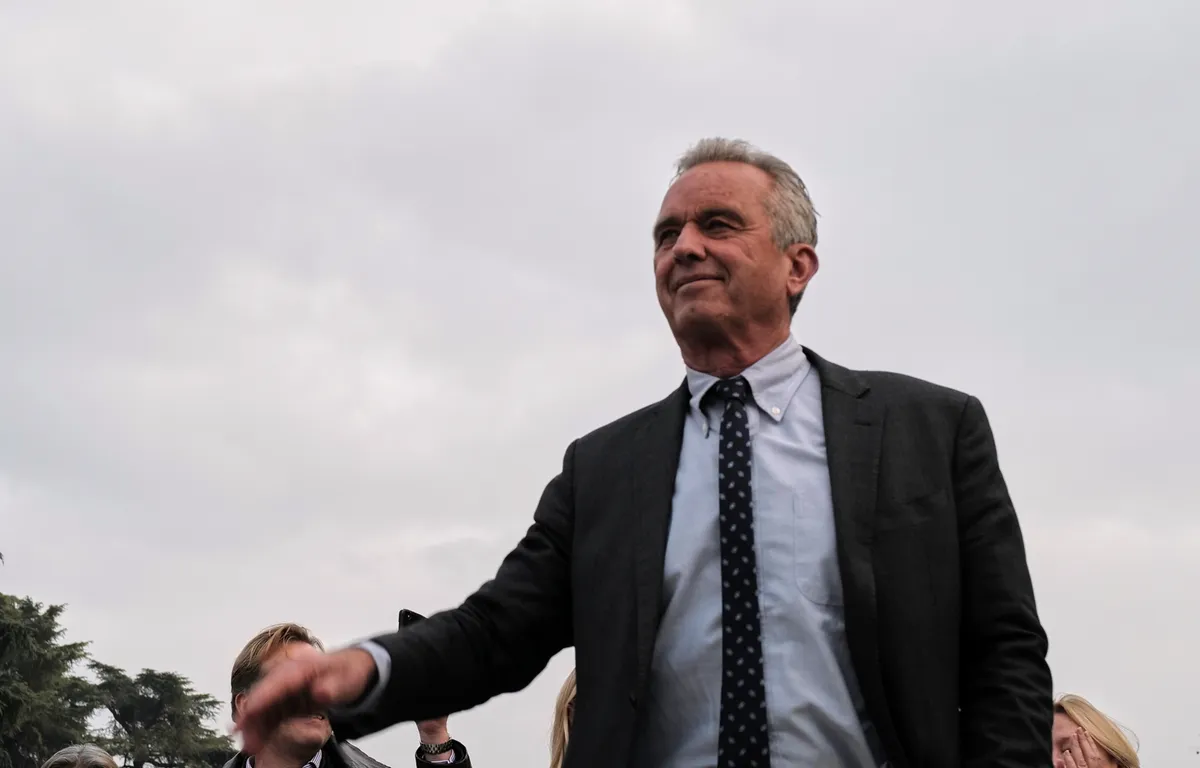 Gamechanger in de Amerikaanse verkiezingen: Robert F. Kennedy Jr. stapt uit de race en steunt Donald Trump