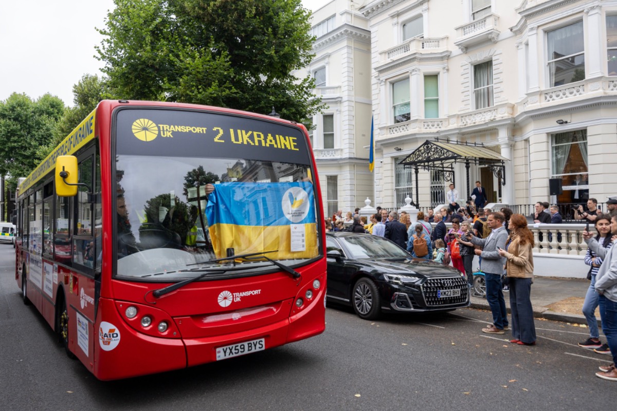 Speciale bus vervoert vakantie vierende Oekraïners van Amsterdam naar Charkiv - NieuwRechts.nl