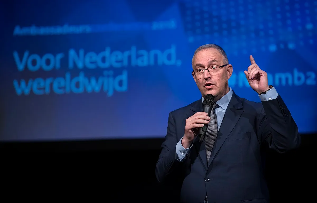 Au! Knettergekke wegkijker Aboutaleb gaat keihard af: 'Messensteker was terrorist'