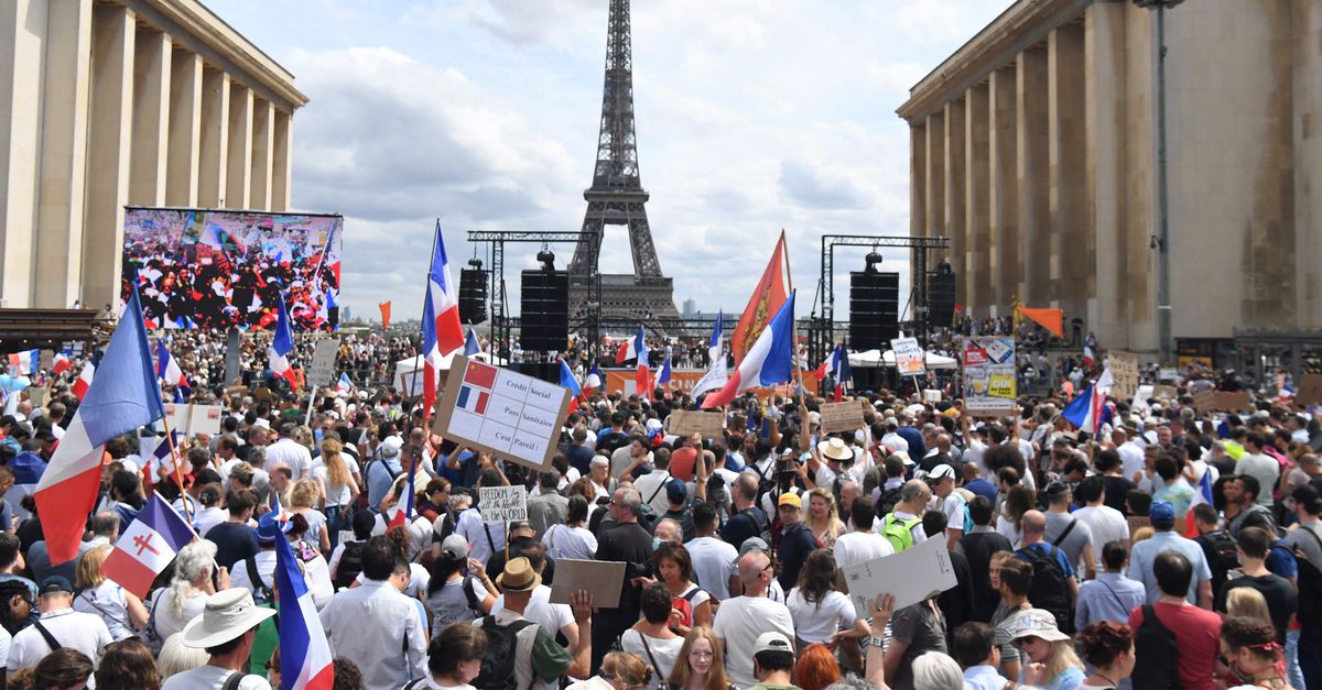 Frankrijk Protesteert Tegen Staatsgreep Macron, Roept Op Tot Afzetting INDIGNATIE AI & Politiek