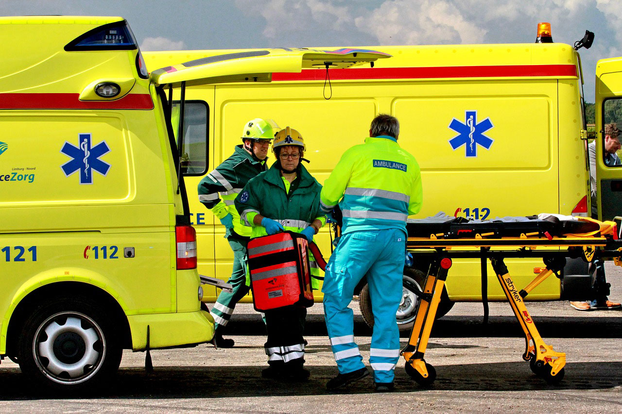 Post-corona: onverklaarbare stijging ambulanceritten houdt aan - EZAZ radio moddergat