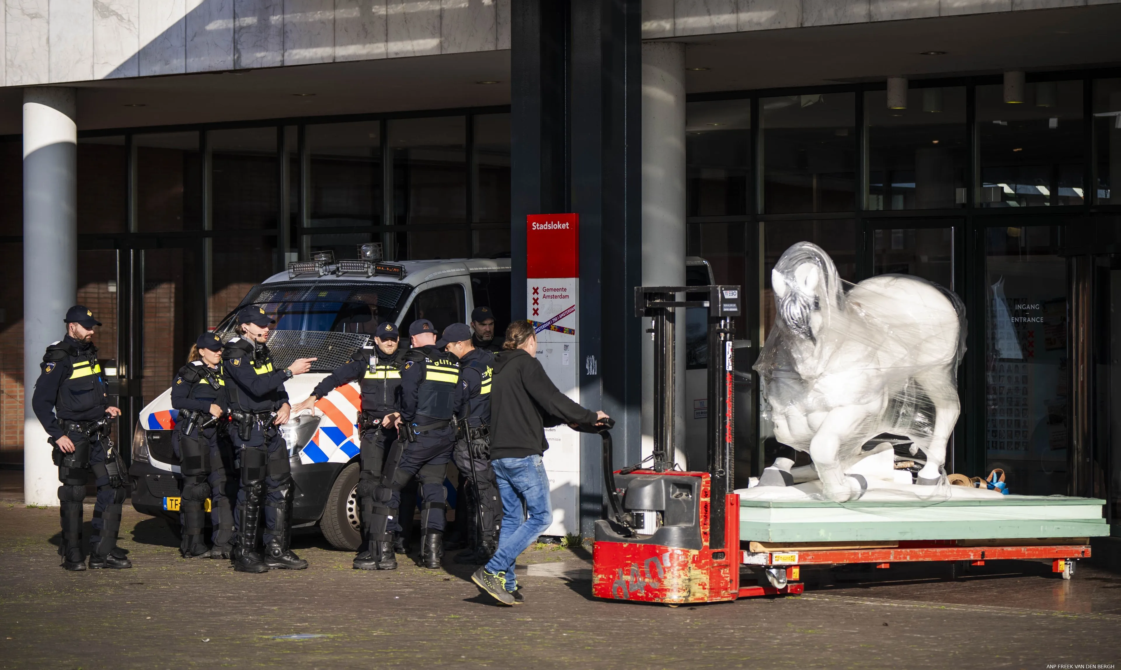 -Vanavond oorlog in Amsterdam- Marokkaanse kansenparels plannen ware VELDSLAG in de hoofdstad