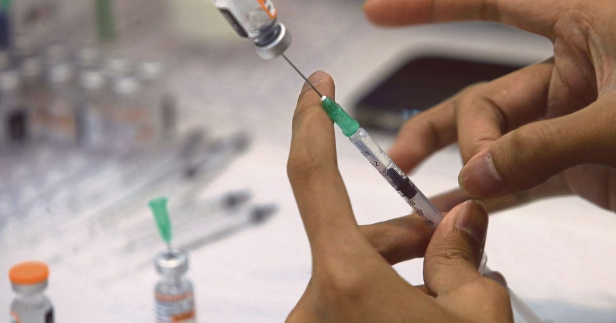 8 Malaysians file RM60mil suit against govt, WHO over Covid-19 vaccine | New Straits Times