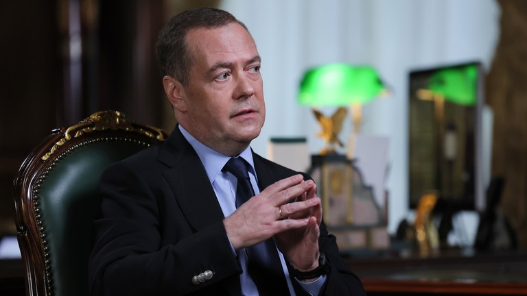 EU-politici vragen om oorlog op hun grondgebied – Medvedev - Dissident.one