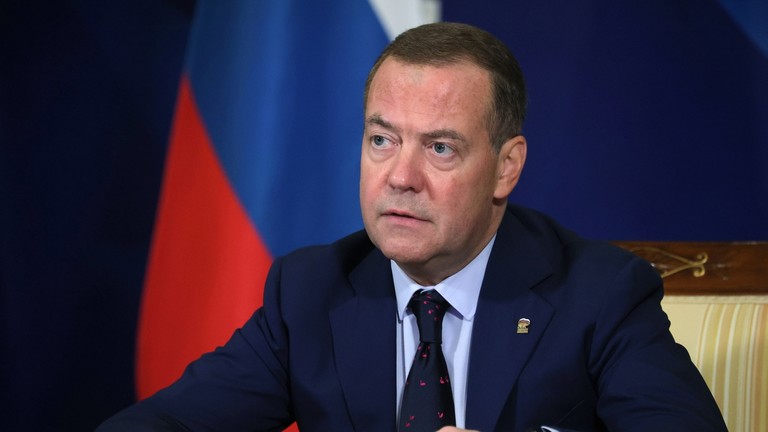 Eindelijk: Medvedev roept op tot massale uitzetting van Centraal-Aziatische parasieten - Dissident.one