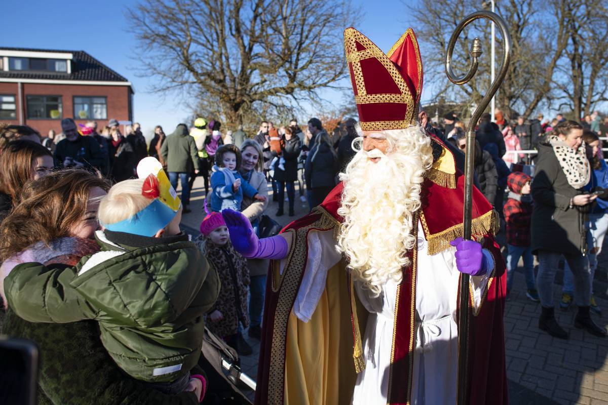 Dreiging rond Zwarte Piet escaleert: intocht in Hoogezand afgelast om veiligheid - NieuwRechts.nl