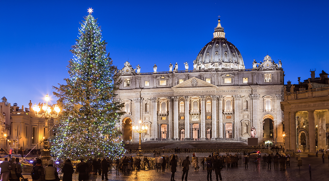 Klimaatactivisten grijpen in: “Kappen van Vaticaanse kerstboom is pure kerstmoord”