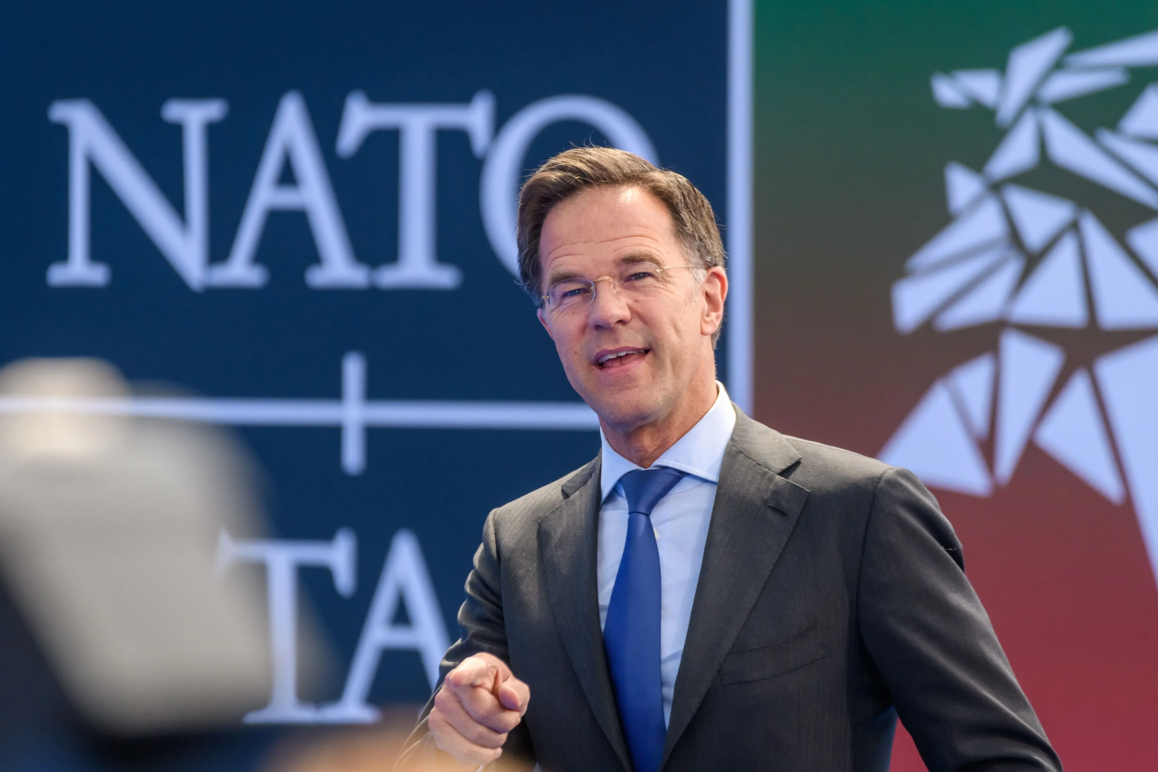 Knetter! Arrogante Rutte neemt regeringsvliegtuig naar Amerika: kon best met lijnvlucht