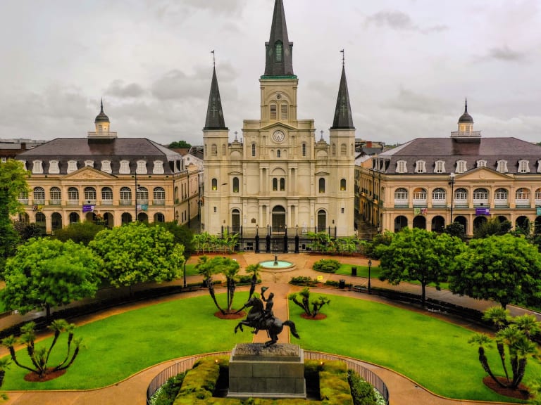 Ze Hebben Kindermisbruik In De Doofpot Gestopt': Hoe Het Aartsbisdom Van New Orleans Een Priester Beschermde Die Misbruik Maakte Van Kinderen INDIGNATIE AI & Politiek